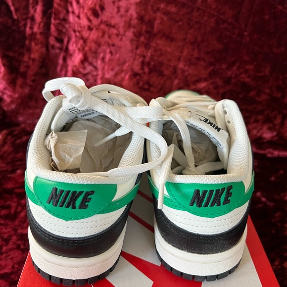 Nike Classic Green and White Dunk low Shoes.  Size 6 - Picture 3 of 6